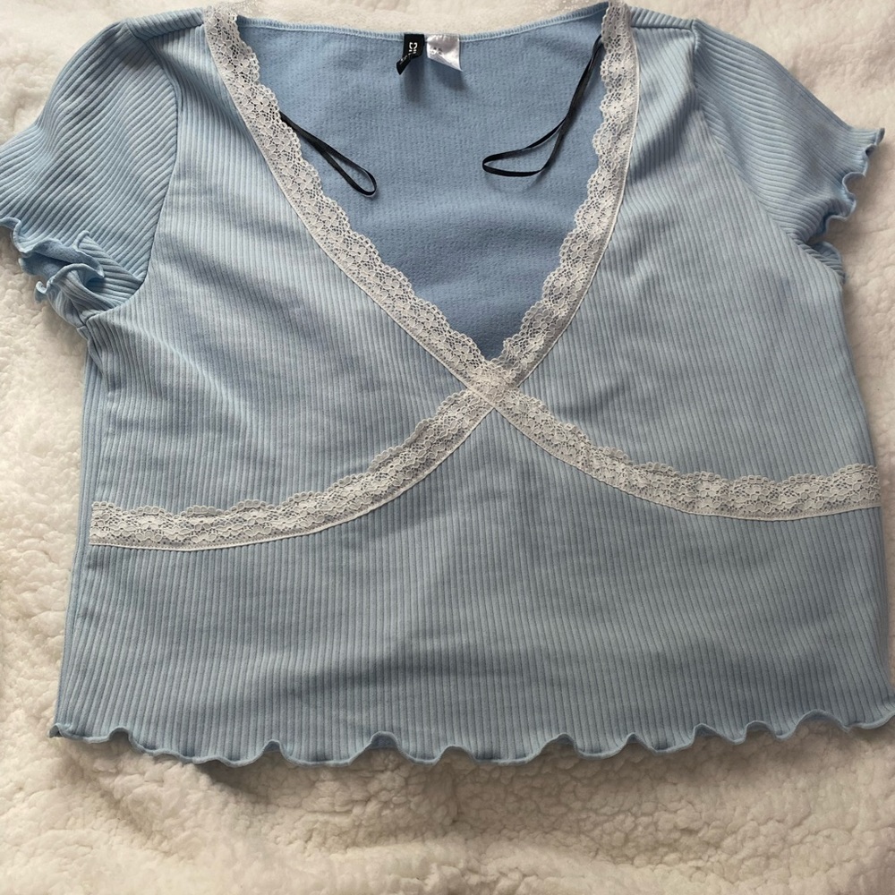 Lace trimmed blue crop top